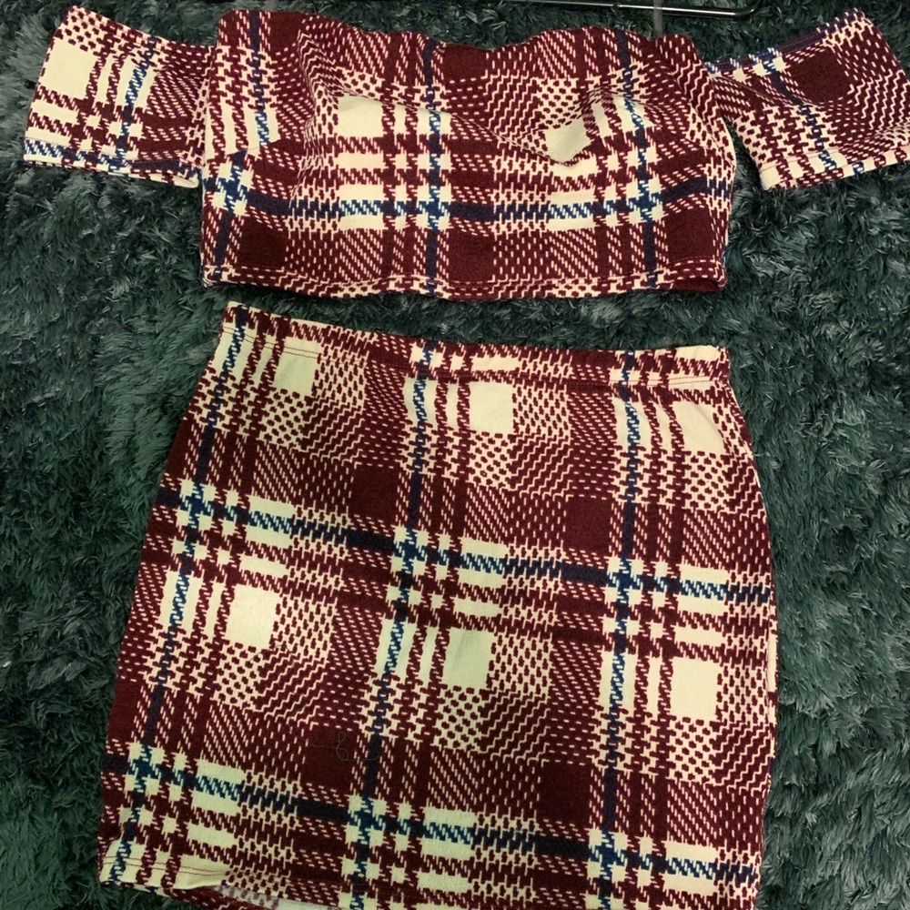 This is a set with a skirt and a cropped top